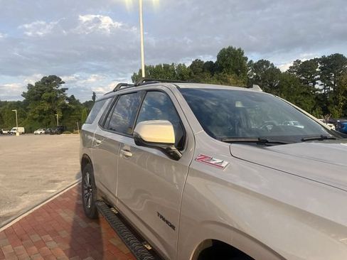 Used 2023 Chevrolet Tahoe Z71 w/ Luxury Package AWD/4WD image 18