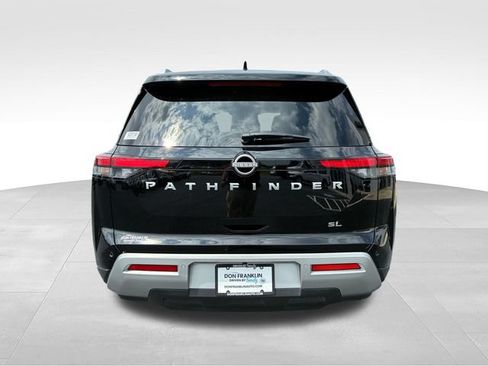 Certified 2025 Nissan Pathfinder SL FWD image 3