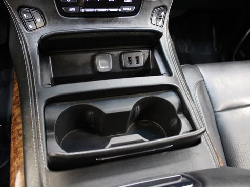 Used 2018 Chevrolet Tahoe Premier AWD/4WD image 37