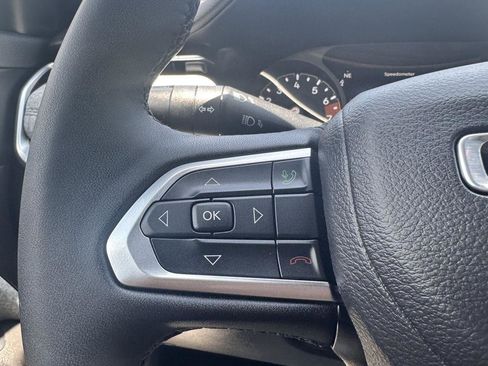 Used 2025 Jeep Compass Latitude AWD/4WD image 17