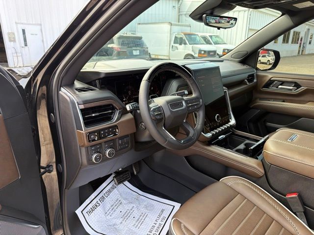 Used 2025 GMC Yukon Denali Ultimate AWD/4WD image 11