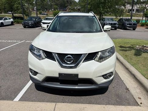 Used 2016 Nissan Rogue SL w/ SL Premium Package FWD image 2