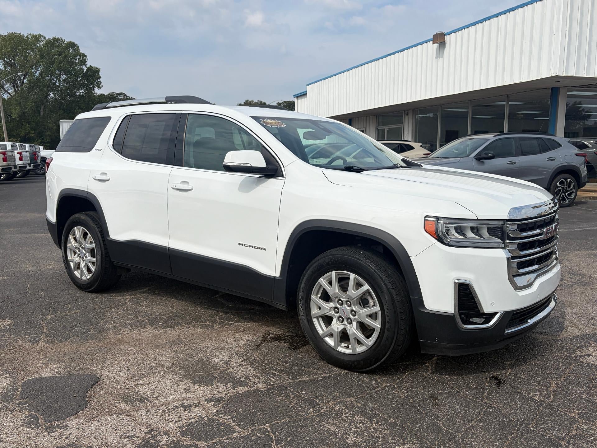 Used 2023 GMC Acadia SLT FWD image 8