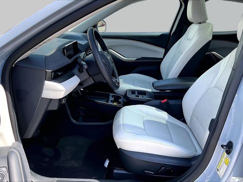 Used 2025 Ford Mustang Mach-E Premium RWD image 7