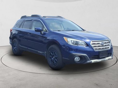 Used 2017 Subaru Outback 2.5i Limited AWD/4WD image 3