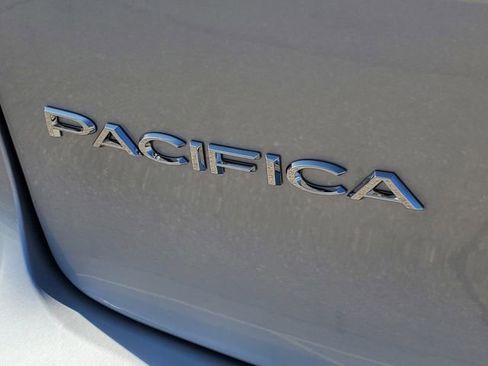 New 2026 Chrysler Pacifica Select image 30