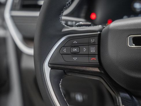 New 2025 Jeep Grand Cherokee Limited image 30