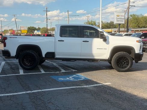 Used 2022 Chevrolet Silverado 2500 Custom w/ Custom Value Package AWD/4WD image 4
