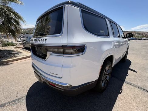 Used 2022 Jeep Grand Wagoneer Series III w/ Rear Seat Video Group 1 AWD/4WD image 5