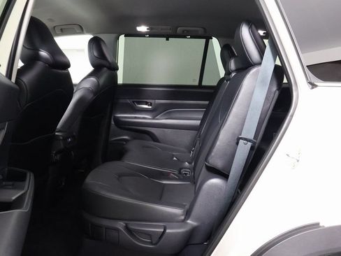 Used 2024 Toyota Grand Highlander FWD image 11