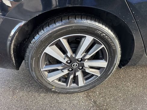 Used 2021 Nissan Versa SV image 6