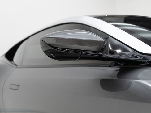 Used 2017 Aston Martin DB11 V12 RWD image 24