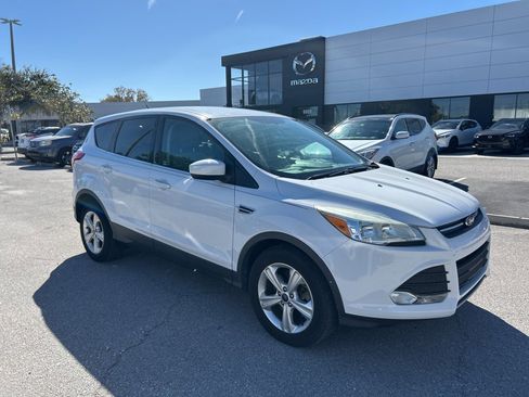 Used 2015 Ford Escape SE image 3