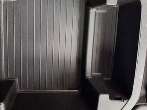 Used 2024 GMC Yukon XL Denali image 31