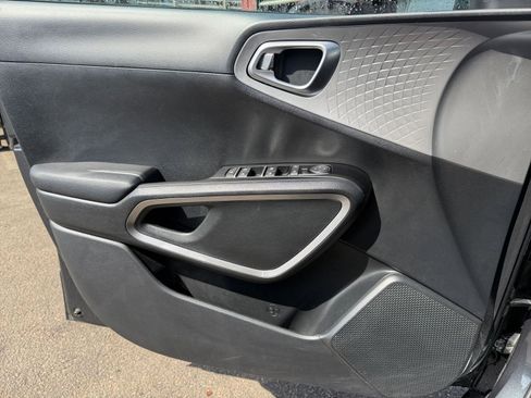 Used 2025 Kia Soul LX w/ LX Technology Package image 18