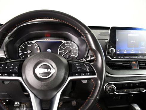 Used 2024 Nissan Altima 2.5 SR FWD image 16