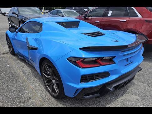 Used 2025 Chevrolet Corvette Z06 RWD image 4