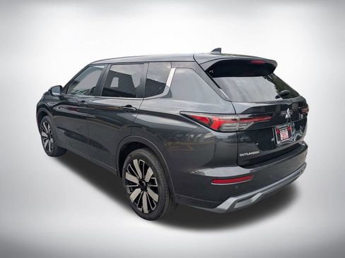 Used 2025 Mitsubishi Outlander SE FWD image 5