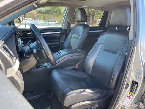 Used 2019 Toyota Highlander XLE image 19