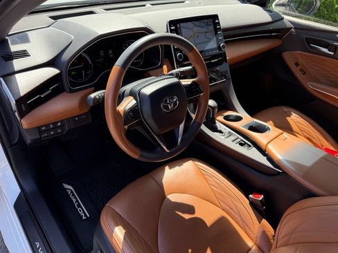 Used 2019 Toyota Avalon Limited w/ Advanced Safety Package FWD image 12