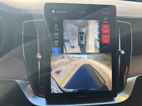 Certified 2025 Volvo XC90 B6 Plus image 21