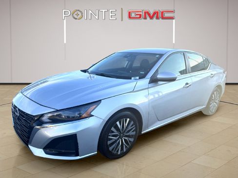 Used 2023 Nissan Altima 2.5 SV image 3