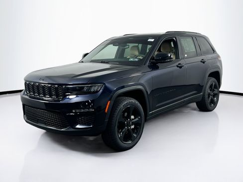 Used 2023 Jeep Grand Cherokee Limited w/ Black Appearance Package image 1