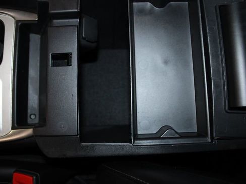 Used 2022 Ford Explorer XLT w/ Equipment Group 202A image 29