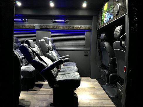 Used 2024 Mercedes-Benz Sprinter 3500 image 9