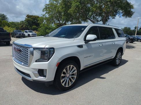 Used 2022 GMC Yukon XL Denali AWD/4WD image 10