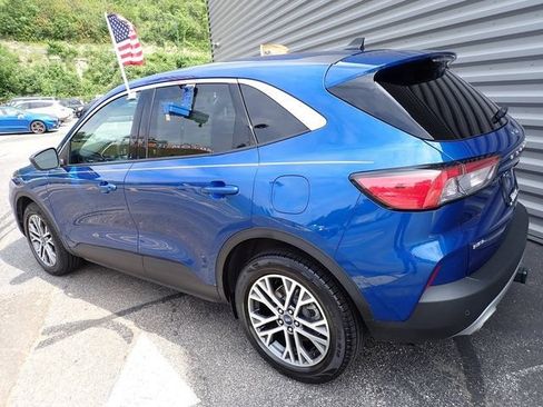 Certified 2022 Ford Escape SEL w/ Technology Package AWD/4WD image 4