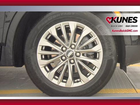 Used 2025 Cadillac XT4 Premium Luxury image 11