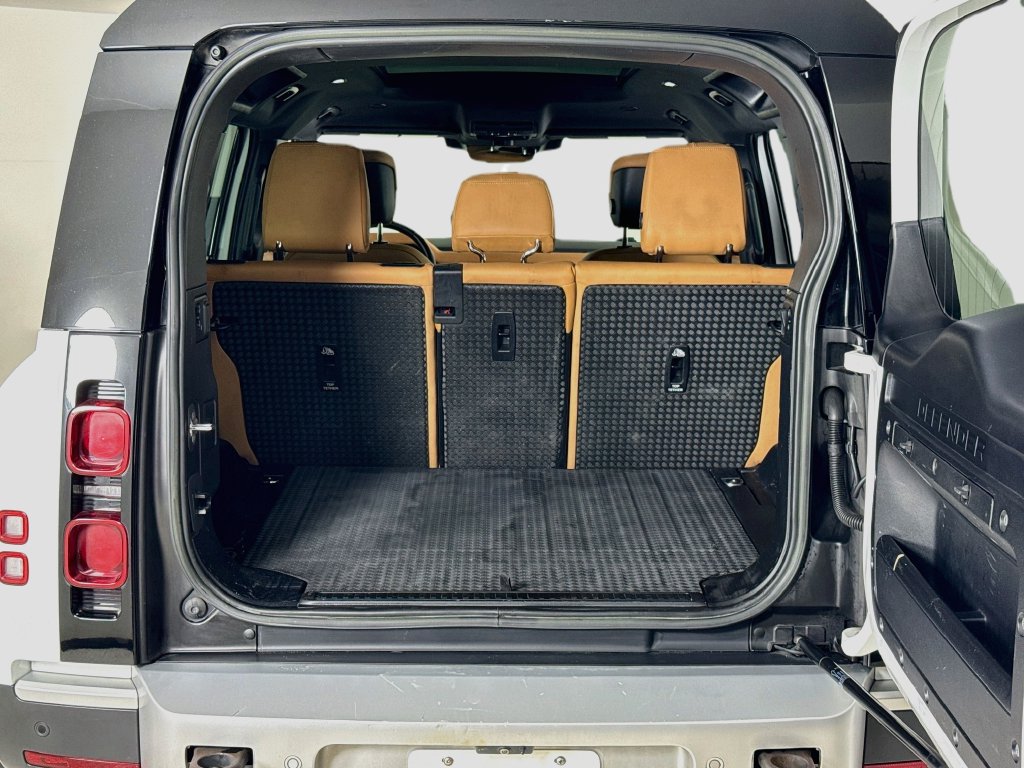 Used 2023 Land Rover Defender 110 SE AWD/4WD image 24