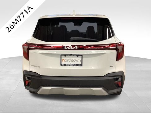 Used 2024 Kia Seltos LX AWD/4WD image 29
