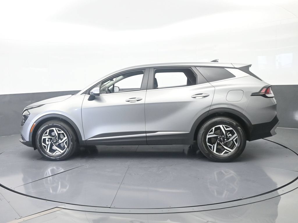 Used 2025 Kia Sportage LX FWD image 3