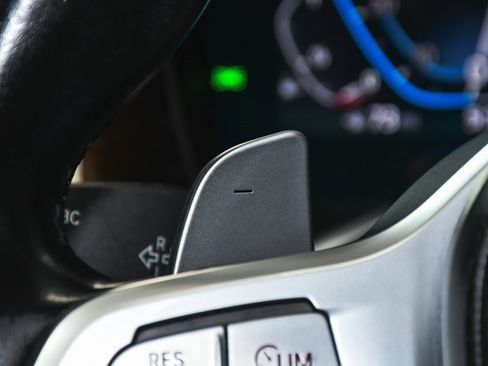 Used 2022 BMW 750i xDrive w/ Executive Package image 58