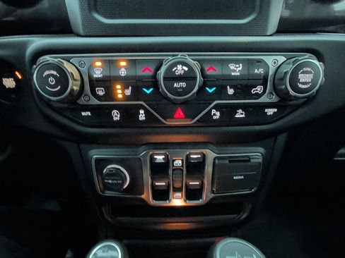 Used 2021 Jeep Wrangler Unlimited Sport image 27