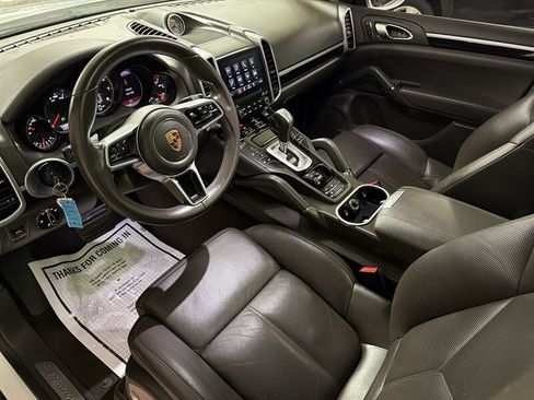 Used 2017 Porsche Cayenne Platinum Edition w/ Premium Package (PJV) AWD/4WD image 20