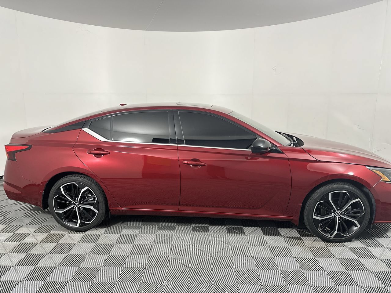 Used 2024 Nissan Altima 2.5 SR w/ SR Premium Package FWD image 17