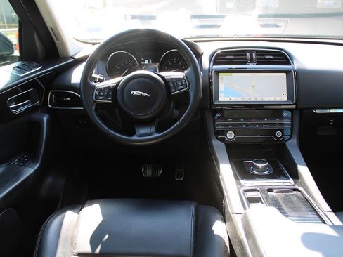 Used 2019 Jaguar F-PACE Premium AWD/4WD image 14