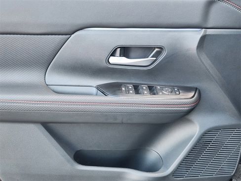 New 2025 Nissan Kicks SR image 17