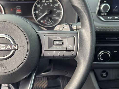 Used 2024 Nissan Rogue S image 27