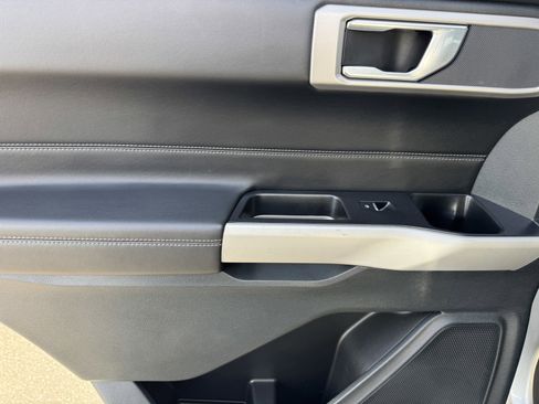 Used 2024 Ford Explorer XLT image 14