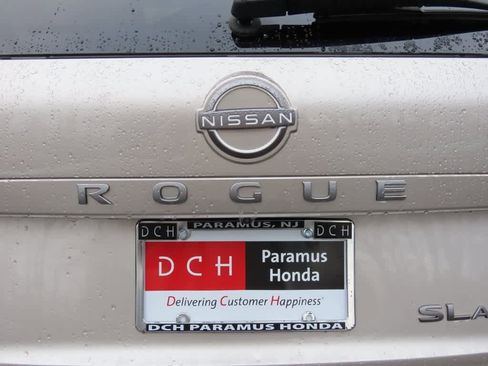 Used 2025 Nissan Rogue SL image 7