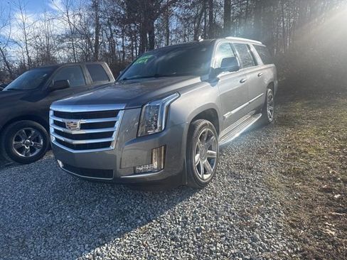 Used 2018 Cadillac Escalade ESV Luxury image 2