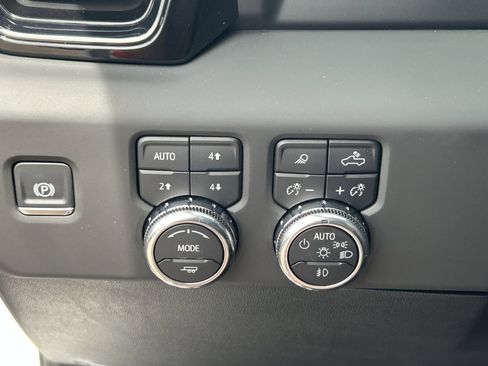 Certified 2025 GMC Sierra 1500 AT4 AWD/4WD image 31