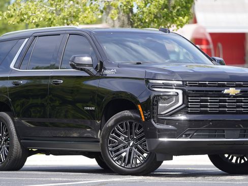 Used 2025 Chevrolet Tahoe High Country AWD/4WD image 2