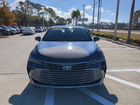 Used 2019 Toyota Avalon Limited image 2