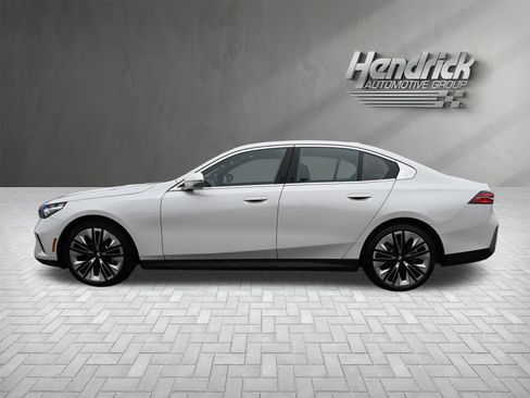 Used 2024 BMW 530i w/ Convenience Package image 8