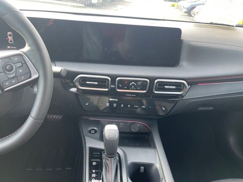 Used 2026 Nissan Sentra SR w/ SR Premium Package FWD image 7